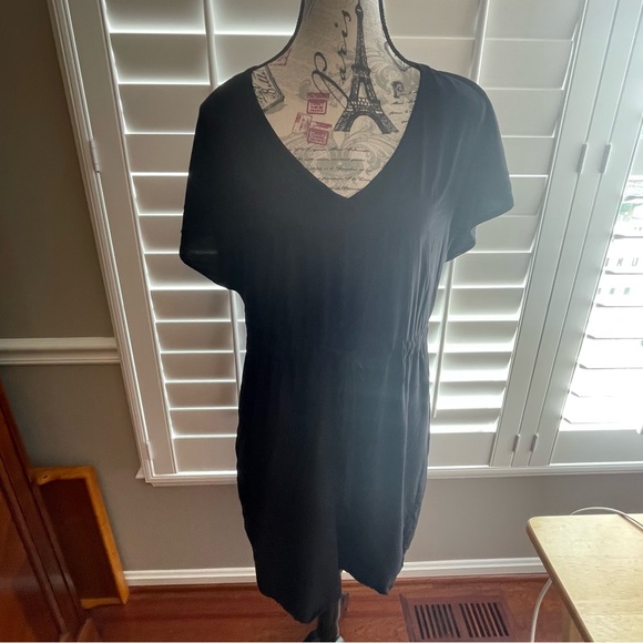 Elegant Black V-Neck Dress - Picture 2 of 5
